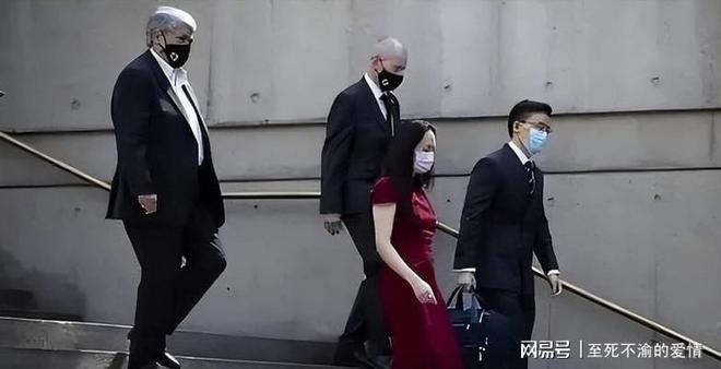 欧冠榜首大战!数据:巴萨神锋复出 欲斩大巴黎