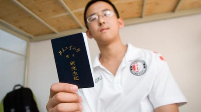 记者：字母哥没有像其他球星一样积极招募詹姆斯