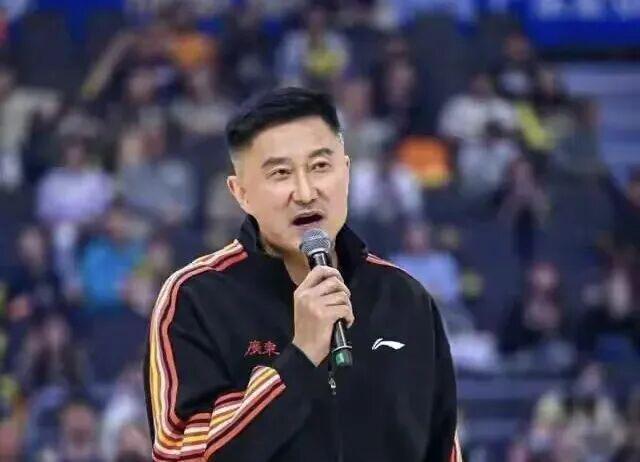 美国杨毅：联盟应取消小卡去猛龙交易 让他留快船开发布会直面问题