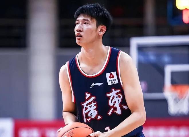 她是敬一丹女儿，嫁英国人为妻，如今定居北京把不挣钱公益当事业