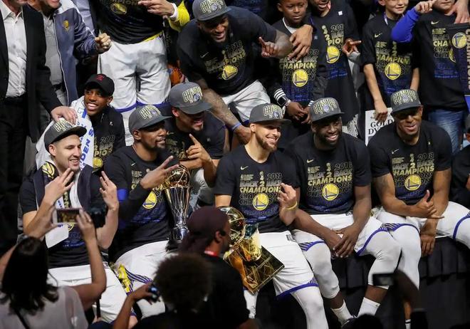 10年换6队！6200万美金到手！32岁二轮秀正式结束NBA生涯