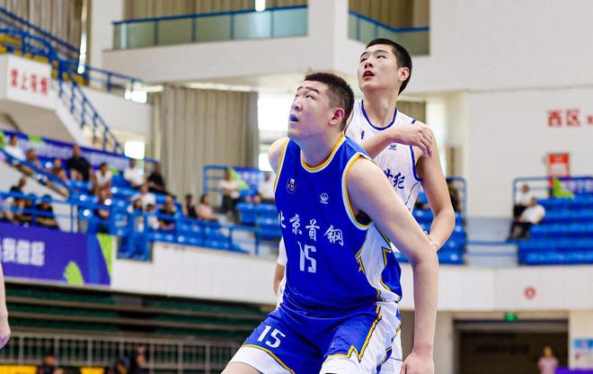 天空体育记者：那不勒斯加紧租借尤文中卫加蒂，含买断条款