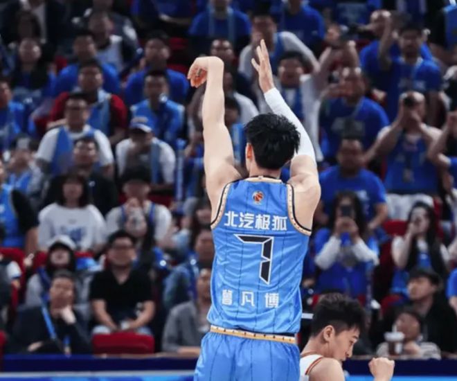 老鹰逆转篮网！老鹰8号秀9分6失误，约翰逊17+7立功，杰弗森8中1
