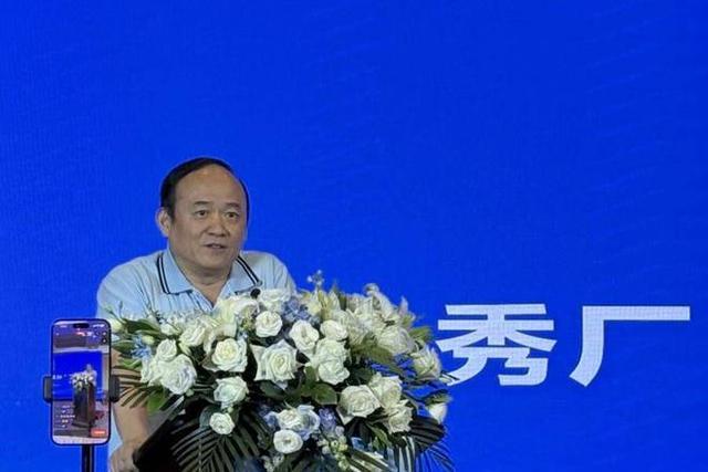 东契奇52+10创球队纪录,湖人逆转爵士3连胜里夫斯29分