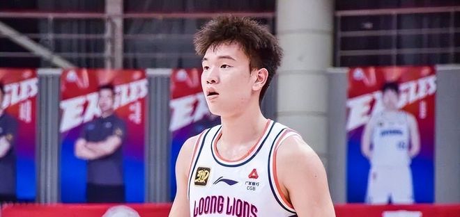 4小时搞定1笔转会！皇马官宣21岁前锋加盟：穆帅钦点 西甲25场11球