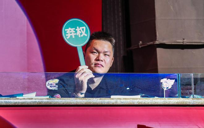 中超争议判罚！西海岸进球被吹，张修维飞铲逃黄，海牛逃过一劫