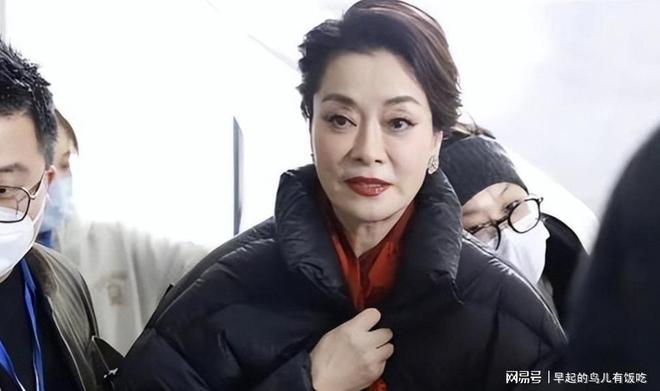女中学生偷尝禁果，私奔不成全家遭灭门，一枚血脚印牵出不伦之恋