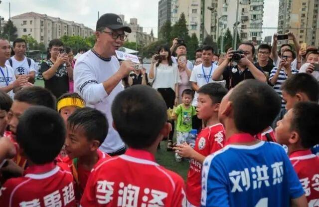 马宁世界杯执掌首秀出示6张黄牌,库拉索爆大冷门0