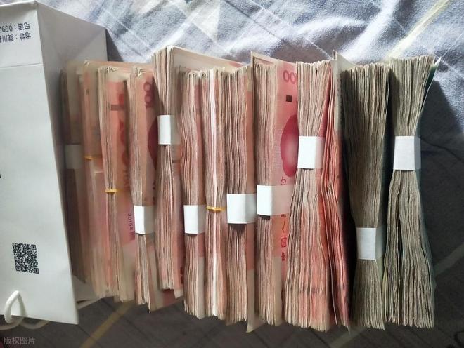 对华加税100%失败,最后一刻特朗普终于落笔,中国继续大抛美债