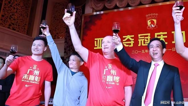 在东台里看“甜甜圈”原地烧胎表演！FE上海站路演开启，赛车运动赋能城市文商旅体展