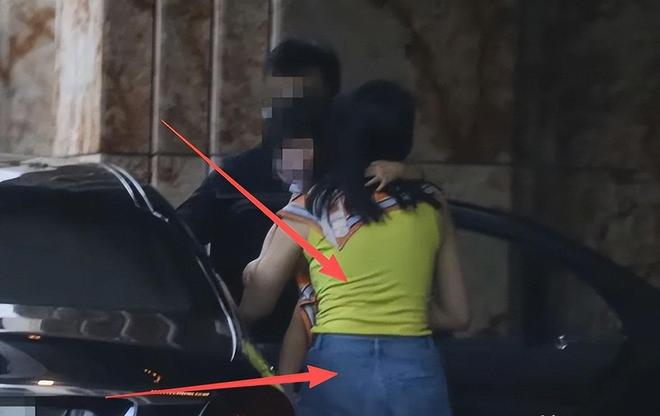 频繁走光副乳外露，为了出圈博眼球，连最基本的体面都不要了？